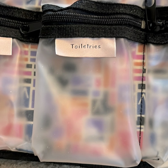 Diane von Furstenberg DVF Travel Toiletry Bag with Hanger for Accessories - Picture 3 of 5